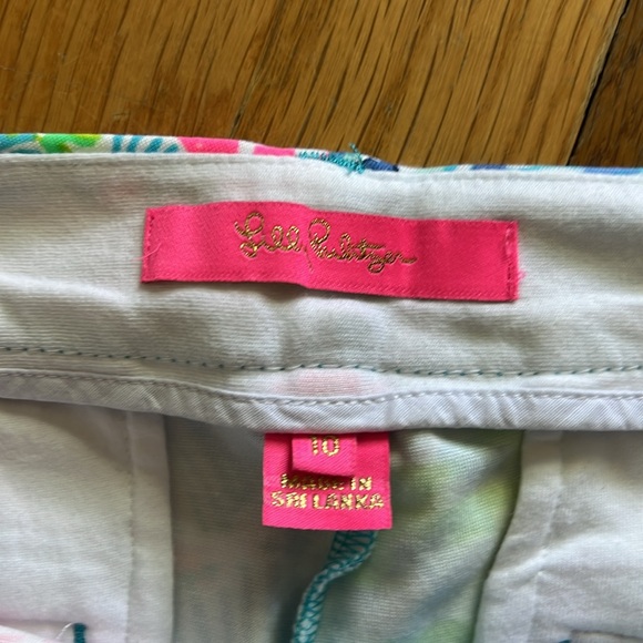 Lilly Pulitzer Shorts 4” - Picture 2 of 4